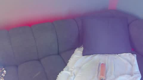 Maddy  online show from December 12, 11:58 pm