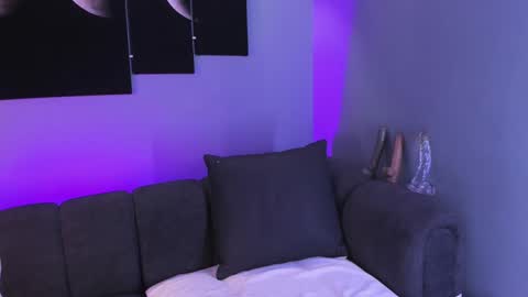 Maddy  online show from February 5, 8:04 pm