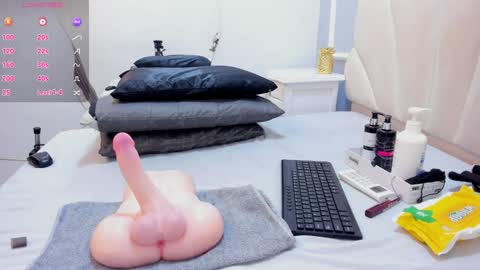 maddyjohnsonn online show from January 10, 11:43 am