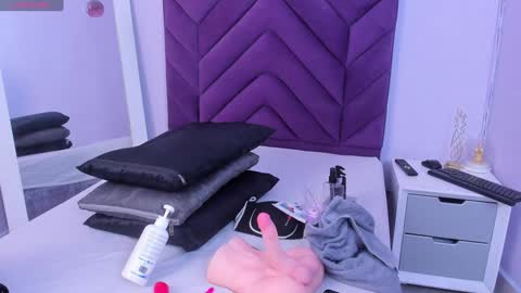 maddyjohnsonn online show from February 7, 3:55 am