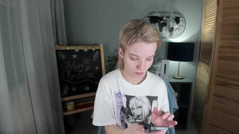 Snapshot of madelaines chatting on December 21, 8:43 am madelaines online show from December 21, 8:43 am