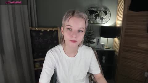 Snapshot of madelaines chatting on January 7, 8:50 am madelaines online show from January 7, 8:50 am