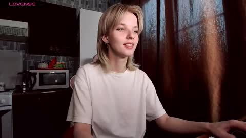 madelaines online show from May 24, 11:32 pm