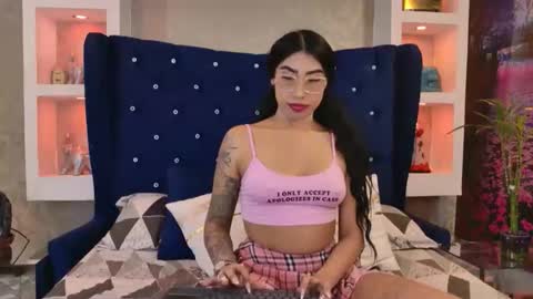 Snapshot of madele_hills chatting on February 19, 11:12 pm Madelene hills online show from February 19, 11:12 pm