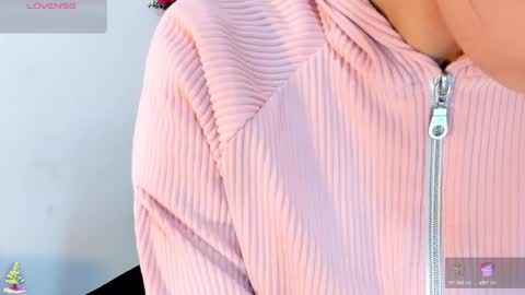 Snapshot of madelin_clerk chatting on December 24, 1:50 pm Madelin Clerk online show from December 24, 1:50 pm