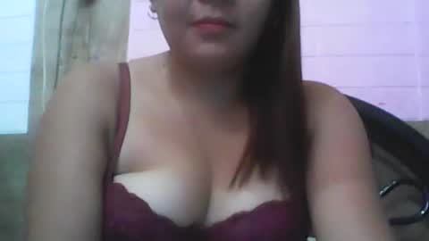 Snapshot of madeline263 chatting on January 15, 12:26 am madeline263 online show from January 15, 12:26 am