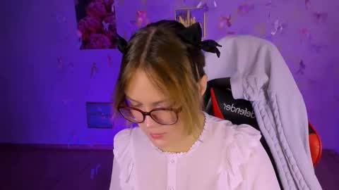 Madeline online show from November 17, 6:57 pm