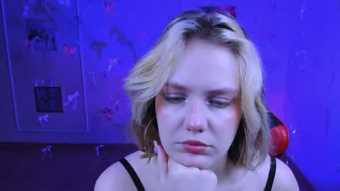 Madeline online show from April 4, 9:12 pm