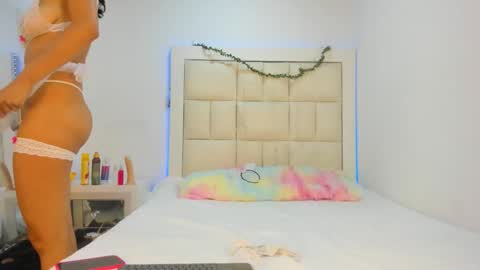 Snapshot of madeline_js chatting on October 13, 4:45 am madeline_js online show from October 13, 4:45 am