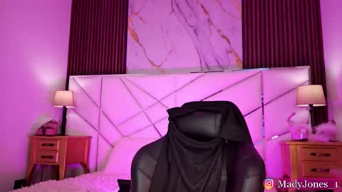 Snapshot of madeline_sweet_ chatting on March 6, 2:52 am Madeline online show from March 6, 2:52 am