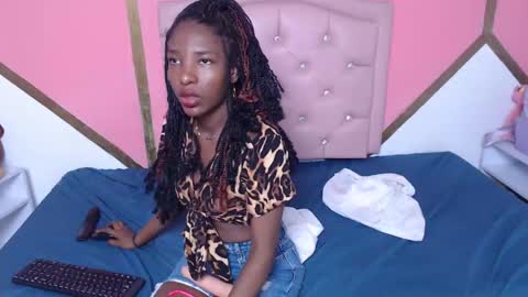 Snapshot of madeline_woods chatting on December 13, 1:59 am Madeline online show from December 13, 1:59 am
