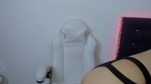 madelinesquit online show from May 17, 7:10 pm