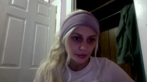 Snapshot of madelinevalentine chatting on September 11, 2:00 am madeline online show from September 11, 2:00 am