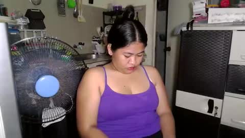 Snapshot of madelline2001 chatting on April 3, 5:49 am madelline2001 online show from April 3, 5:49 am