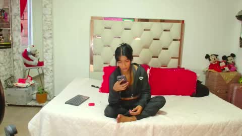 Snapshot of madeyn_roses chatting on November 28, 10:23 pm madelyn roses online show from November 28, 10:23 pm