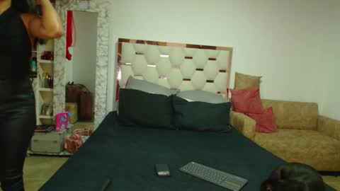 Snapshot of madeyn_roses chatting on February 1, 2:54 am madelyn roses online show from February 1, 2:54 am