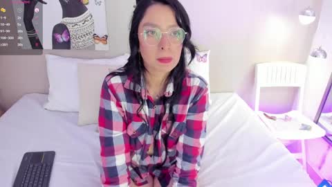 Snapshot of madhy_rouse chatting on April 1, 11:24 pm madhy rouse online show from April 1, 11:24 pm