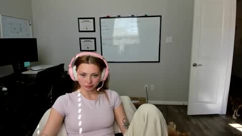 Snapshot of madirose69 chatting on February 16, 8:38 pm mari rose online show from February 16, 8:38 pm