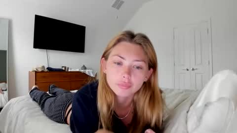 Snapshot of madirose69 chatting on April 30, 3:07 pm mari rose online show from April 30, 3:07 pm