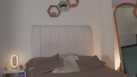 Valentina   1030   530  -  online show from May 14, 6:42 am