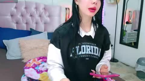 Snapshot of madison_oli chatting on September 16, 2:01 am madison_oli online show from September 16, 2:01 am