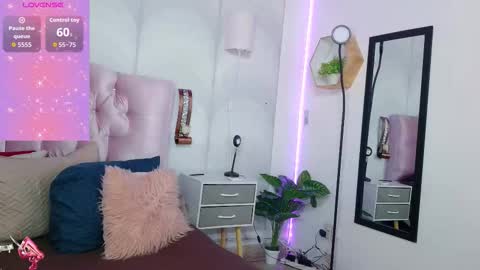 Snapshot of madison_oli chatting on November 4, 12:04 pm madison_oli online show from November 4, 12:04 pm