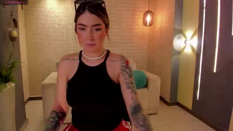 Maddi Collins online show from October 12, 5:23 pm