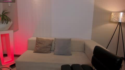 Maddi Collins online show from November 23, 11:43 am