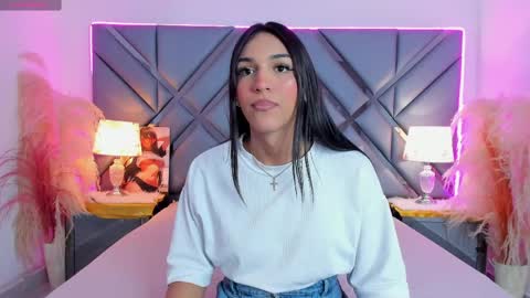 Snapshot of madisonherrera chatting on May 21, 5:20 pm Maddi online show from May 21, 5:20 pm