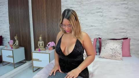 Snapshot of madisonhunterr_ chatting on February 4, 7:22 pm madisonhunterr_ online show from February 4, 7:22 pm