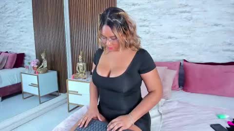 Snapshot of madisonhunterr_ chatting on February 8, 2:15 am madisonhunterr_ online show from February 8, 2:15 am