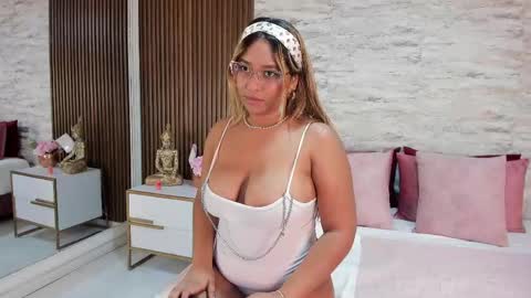 Snapshot of madisonhunterr_ chatting on February 22, 1:22 am madisonhunterr_ online show from February 22, 1:22 am