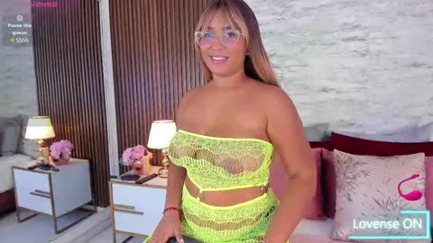 madisonhunterr_ online show from October 17, 8:11 pm