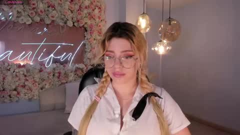 Madison Kane online show from May 6, 11:15 am