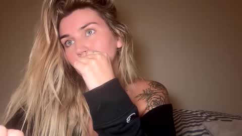 Snapshot of madisonlubbe2 chatting on September 10, 4:34 am madisonlubbe2 online show from September 10, 4:34 am