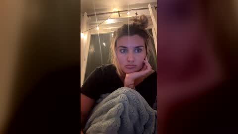 madisonlubbe2 online show from May 7, 5:02 am