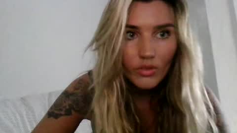 madisonlubbe2 online show from July 8, 10:58 pm