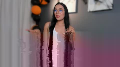 madisson_25 online show from October 13, 6:19 pm