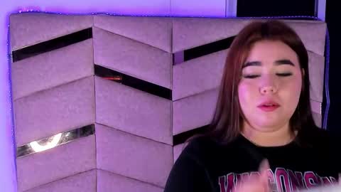 madissonlee__ online show from November 30, 12:20 pm