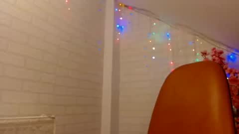 Snapshot of madlyn_dee chatting on January 31, 8:43 pm Leena online show from January 31, 8:43 pm