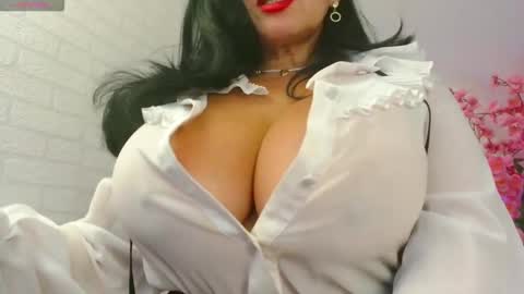 Leena online show from October 4, 6:17 pm