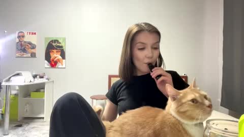 Mary online show from March 27, 2:06 pm