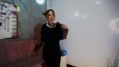 Snapshot of mady0619_ch chatting on April 28, 12:43 pm Mady online show from April 28, 12:43 pm