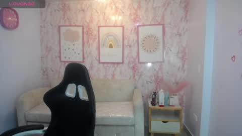 Snapshot of mady0619_ch chatting on April 29, 12:53 pm Mady online show from April 29, 12:53 pm