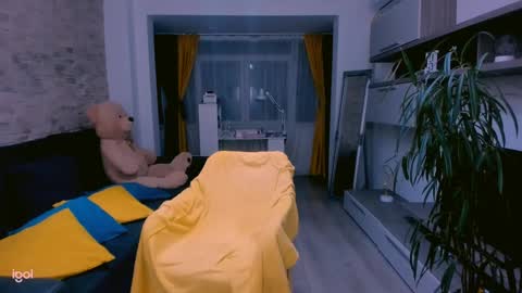 Snapshot of madyeroberts chatting on December 9, 2:24 am Madye Roberts online show from December 9, 2:24 am