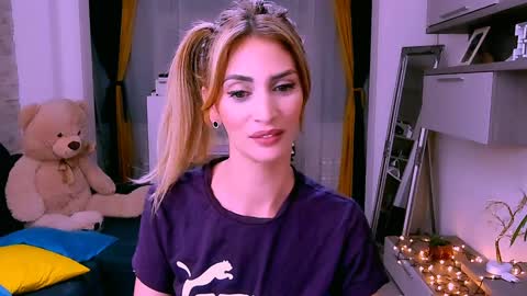 Snapshot of madyeroberts chatting on January 17, 2:08 am Madye Roberts online show from January 17, 2:08 am