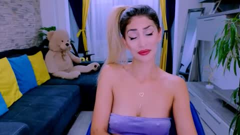 Snapshot of madyeroberts chatting on September 14, 8:52 pm Madye Roberts online show from September 14, 8:52 pm