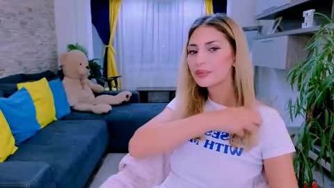 Snapshot of madyeroberts chatting on September 23, 10:57 pm Madye Roberts online show from September 23, 10:57 pm