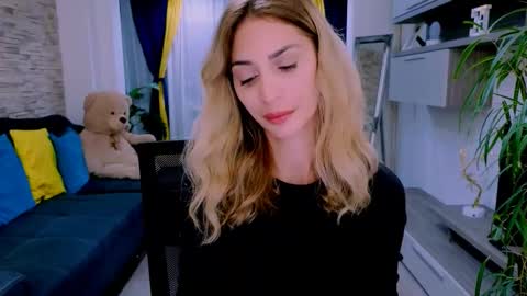 Snapshot of madyeroberts chatting on October 13, 10:32 pm Madye Roberts online show from October 13, 10:32 pm