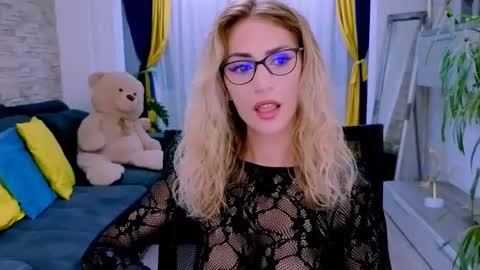 Snapshot of madyeroberts chatting on October 23, 9:35 pm Madye Roberts online show from October 23, 9:35 pm